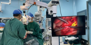 吓人！泸州女子右腿被30cm刀片扎穿……