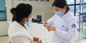 【五心医院】患者凌晨突发疾病，泸州这家医院一站式服务打通就医通道！