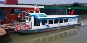 即将投用！泸州首艘平安渡运标准客船试航