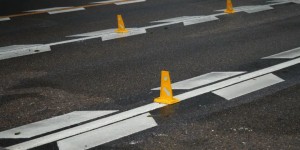 泸州这段路上安装了“尖牌”，交警：看到请减速！