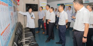 省医保局党组书记、局长邓正权一行莅临西南医科大学附属医院调研指导