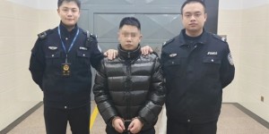 某警察同时和3女耍朋友，还能纹身？……