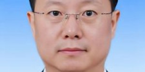 张伟当选为泸州市人民政府市长