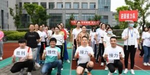 从尴尬到自豪：男护士孙守云的坚守与担当