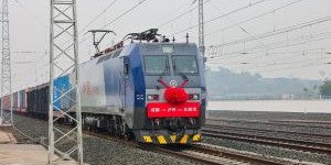 今日上午，西部陆海新通道隆泸叙铁路开通